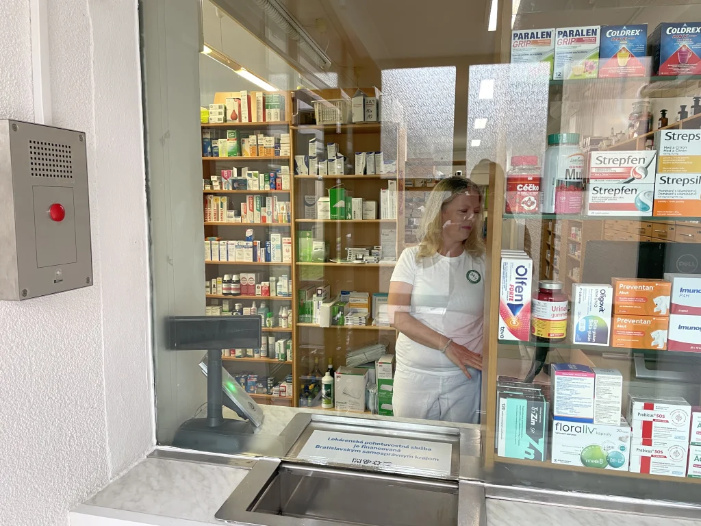 Univerzitná lekáreň Farmaceutickej fakulty Univerzity Komenského v Bratislave je od 1.9. 2026 otvorená 24 hodín denne. Foto: Miroslava Pavlíková/Štandard