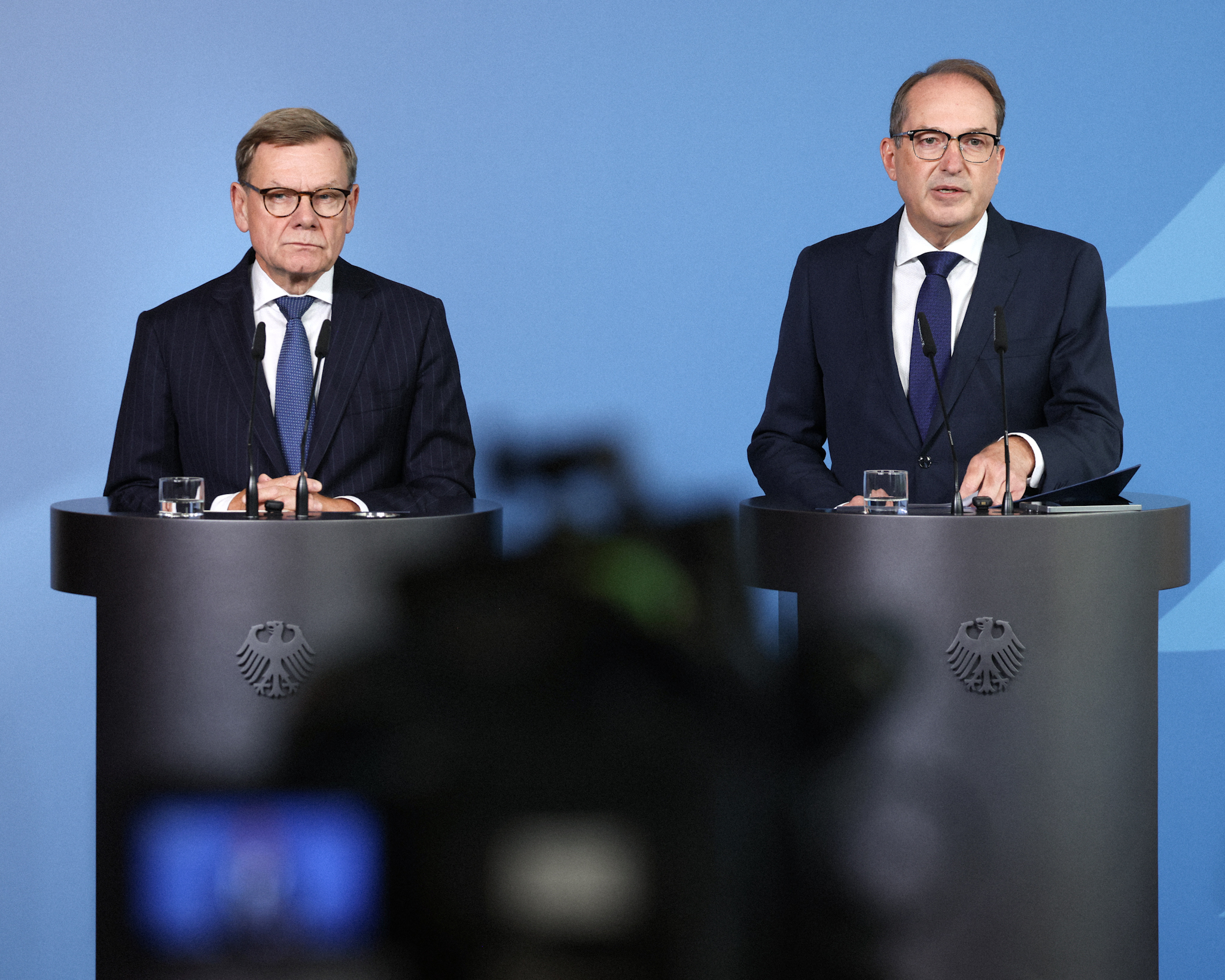 Nemecko pritvrdzuje proti Rusku. Zámienkou sú hybridné útoky na letisku v Lipsku